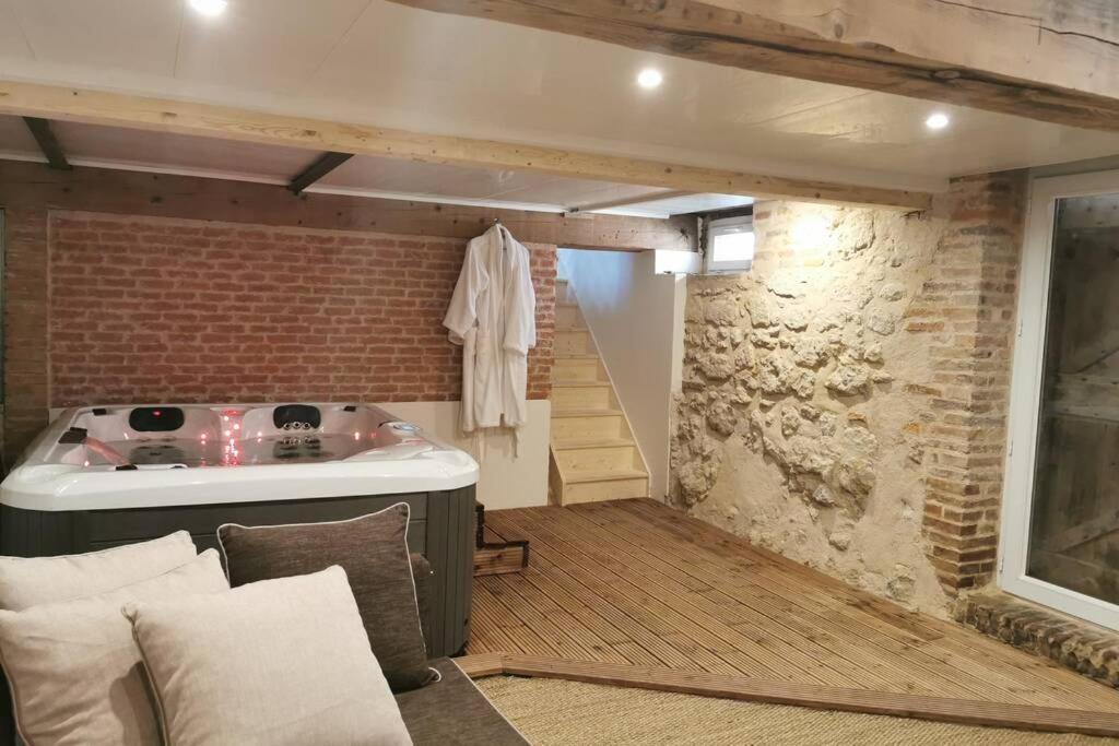 Gite Le Jardin Secret Et Gite Au Temps Suspendu Montpezat  Exterior foto